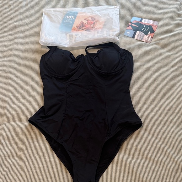 Cupshe Other - Cupshe Black One-Piece Swimsuit